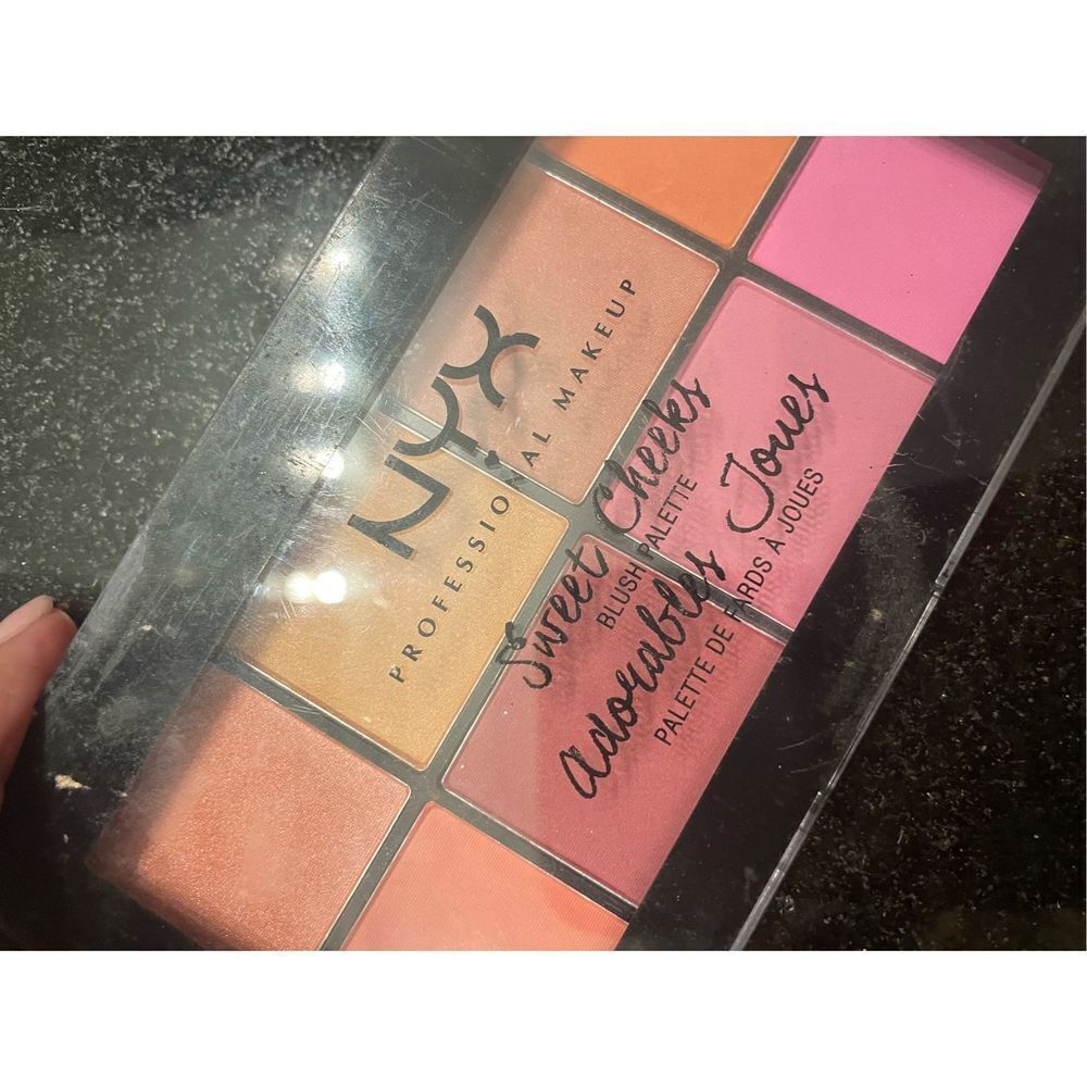 Bundle of makeup products - Picture 10 of 16